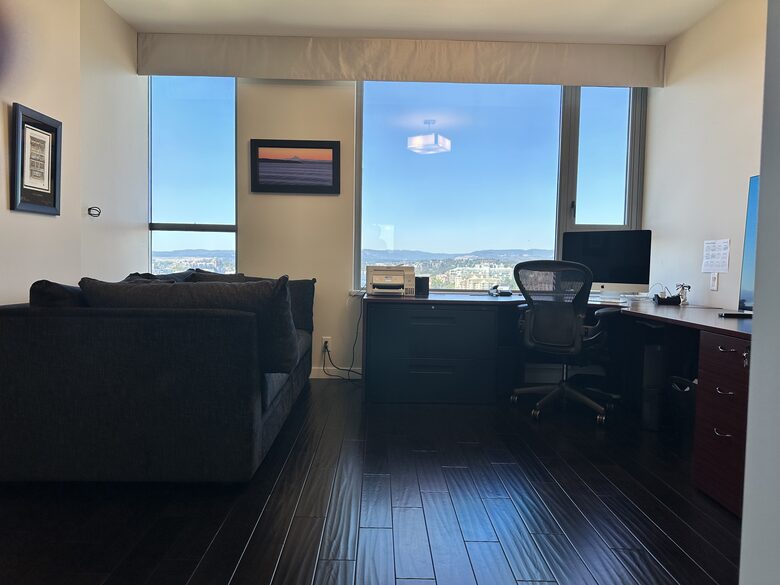 The Sovereign Luxury Condo with Stunning Vistas - availability very flexible - Victoria, Canada