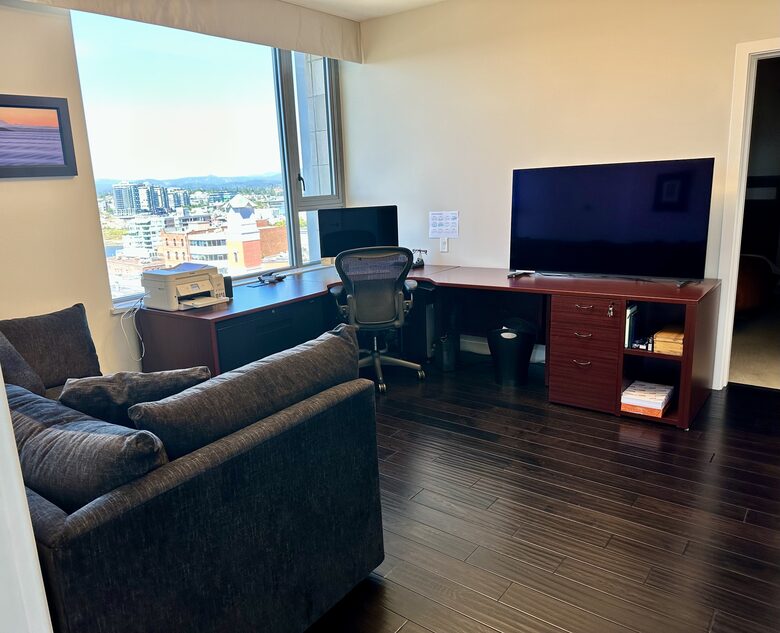 The Sovereign Luxury Condo with Stunning Vistas - availability very flexible - Victoria, Canada