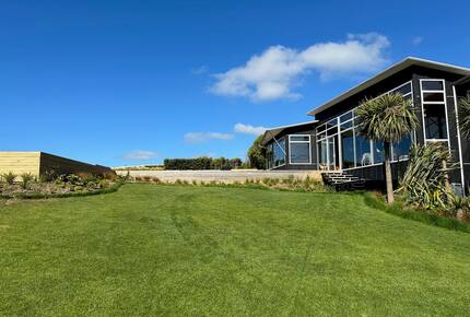 Cloud Nine | Beachfront Retreat - Karitane, New Zealand