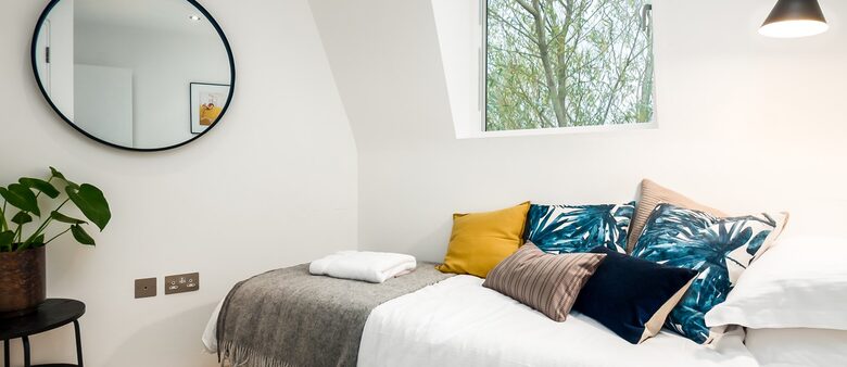 Reid Villa | Lake Retreat - Cirencester, United Kingdom