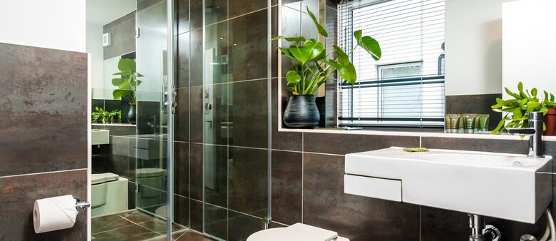 Reid Villa | Lake Retreat - Cirencester, United Kingdom