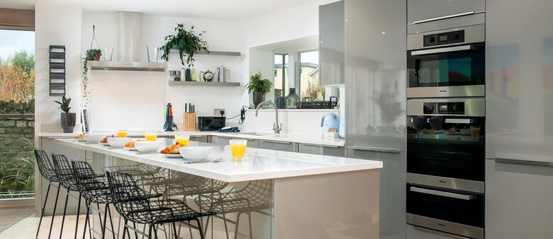 Reid Villa | Lake Retreat - Cirencester, United Kingdom