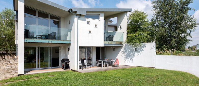 Reid Villa | Lake Retreat - Cirencester, United Kingdom