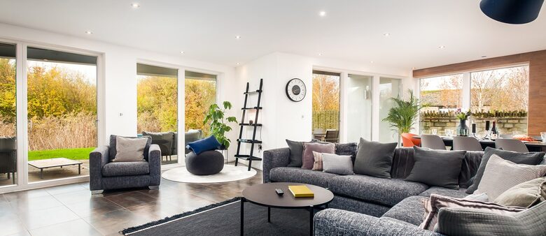 Reid Villa | Lake Retreat - Cirencester, United Kingdom