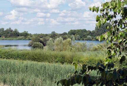 Reid Villa | Lake Retreat - Cirencester, United Kingdom