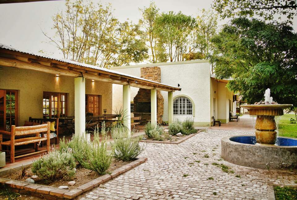 Spacious Farm Villa Nestled in Vineyards - San Rafael, Argentina