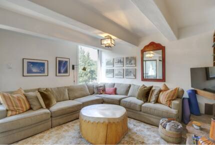 Vail International Condo with Pool and Hot Tub - Vail, Colorado