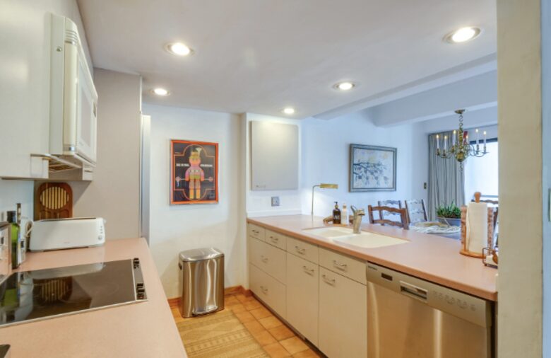 Vail International Condo with Pool and Hot Tub - Vail, Colorado