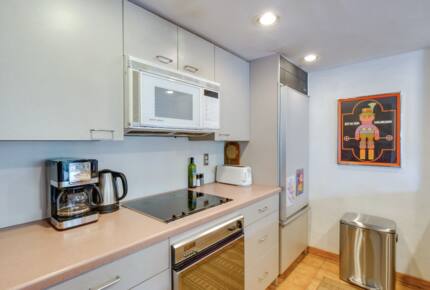 Vail International Condo with Pool and Hot Tub - Vail, Colorado