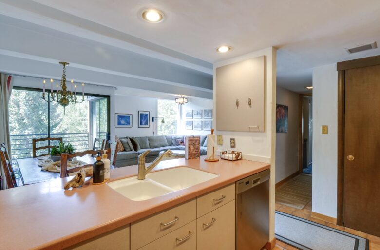 Vail International Condo with Pool and Hot Tub - Vail, Colorado