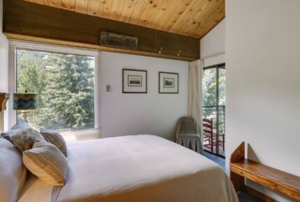 Vail International Condo with Pool and Hot Tub - Vail, Colorado