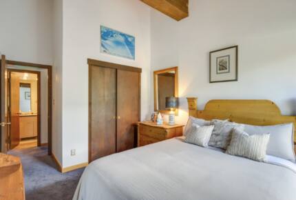 Vail International Condo with Pool and Hot Tub - Vail, Colorado