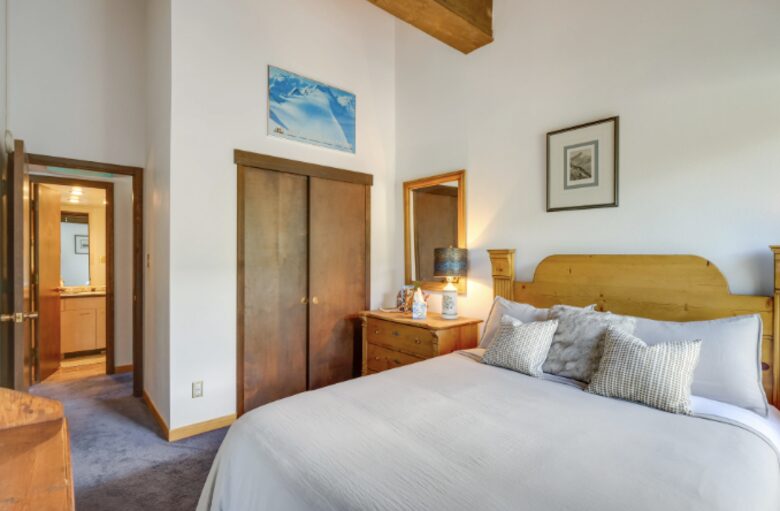 Vail International Condo with Pool and Hot Tub - Vail, Colorado