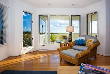 South End Beach Retreat | 1st floor duplex w/incredible views, short walk to beach - Ocean City, New Jersey