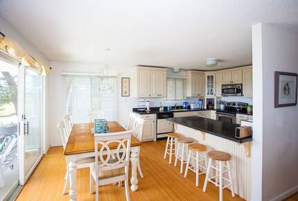 South End Beach Retreat | 1st floor duplex w/incredible views, short walk to beach - Ocean City, New Jersey