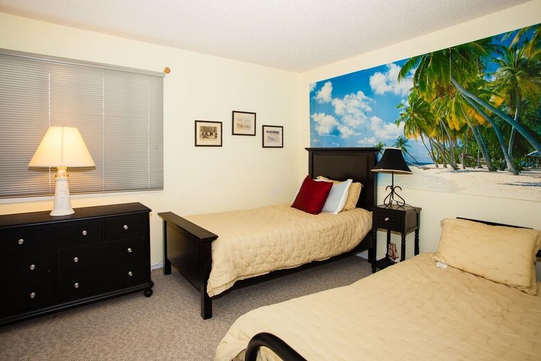 South End Beach Retreat | 1st floor duplex w/incredible views, short walk to beach - Ocean City, New Jersey