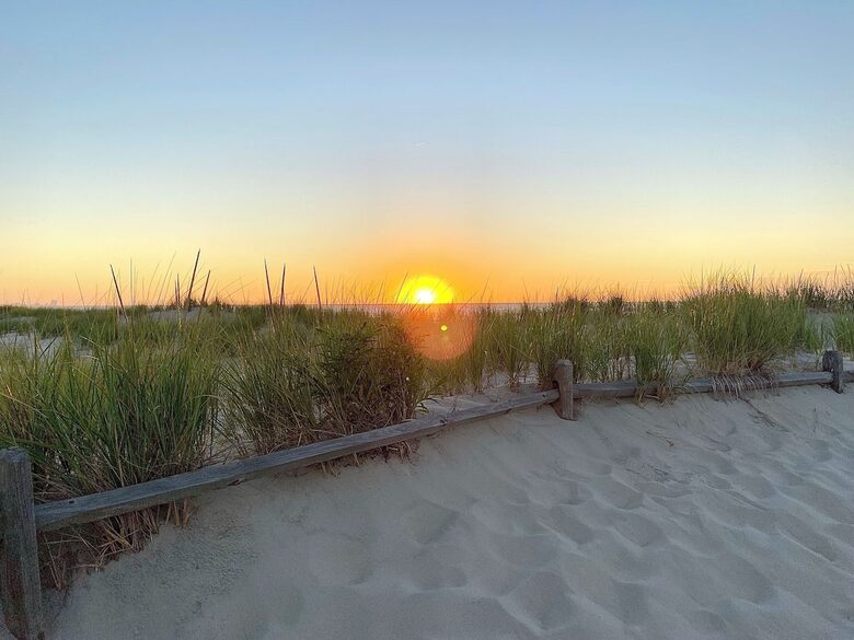 South End Beach Retreat | 1st floor duplex w/incredible views, short walk to beach - Ocean City, New Jersey