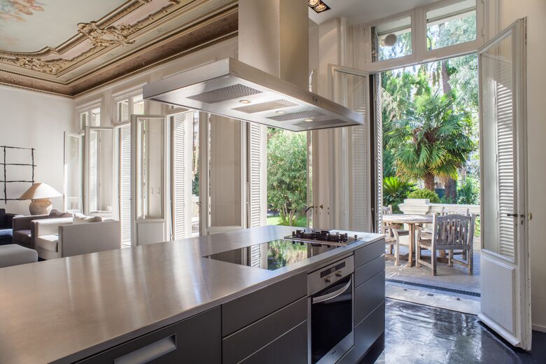 Scandinavian Designer Ground Floor Apartment - Nice, France