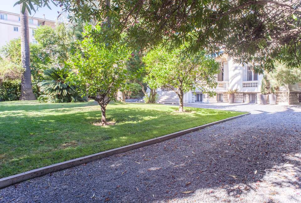 Scandinavian Designer Ground Floor Apartment - Nice, France