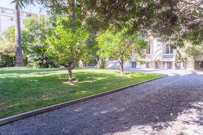 Scandinavian Designer Ground Floor Apartment - Nice, France