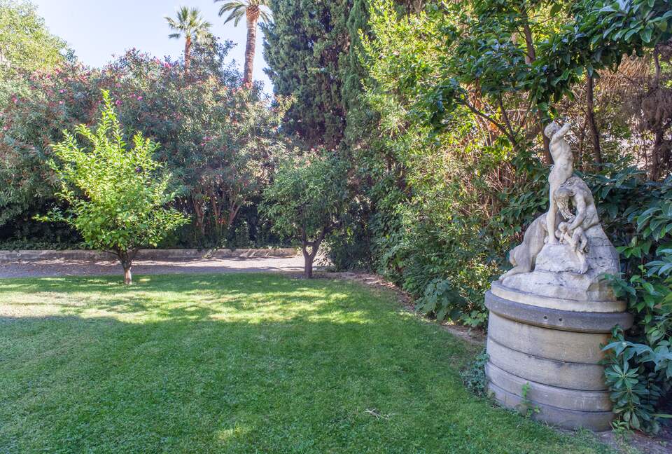 Scandinavian Designer Ground Floor Apartment - Nice, France