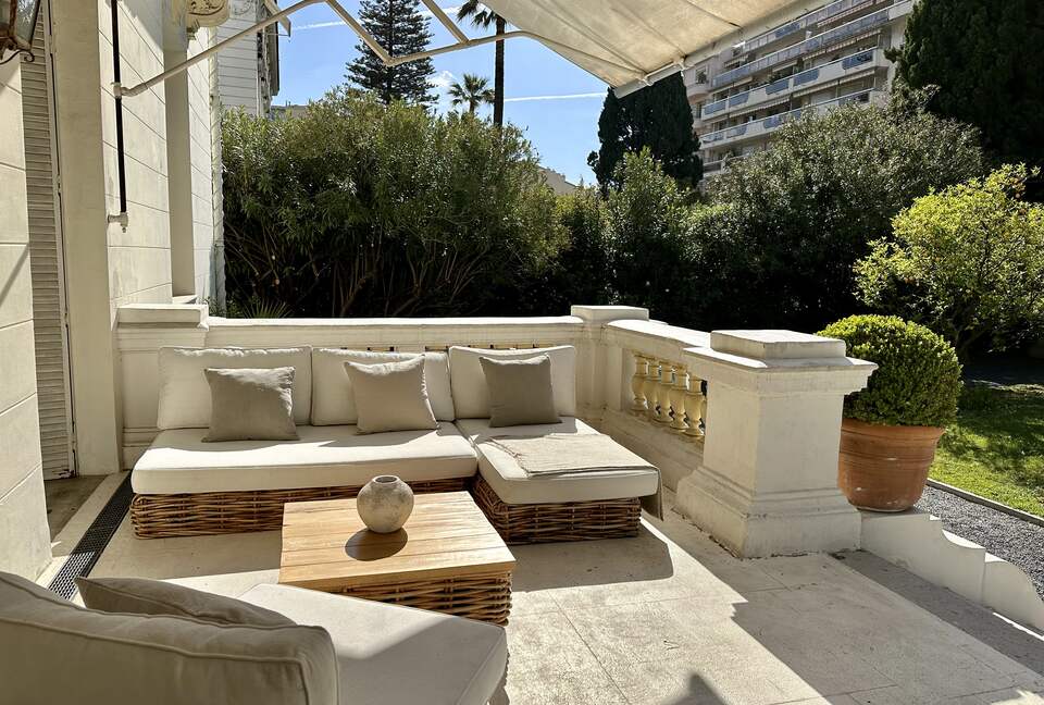 Scandinavian Designer Ground Floor Apartment - Nice, France