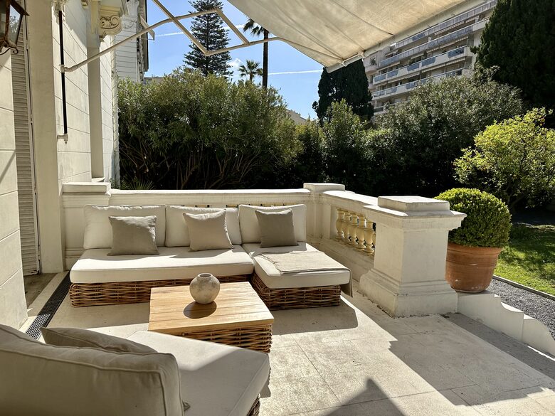 Scandinavian Designer Ground Floor Apartment - Nice, France