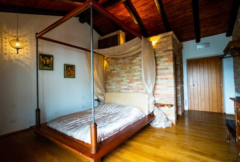 Villa SuSti - Agliano Terme, Italy