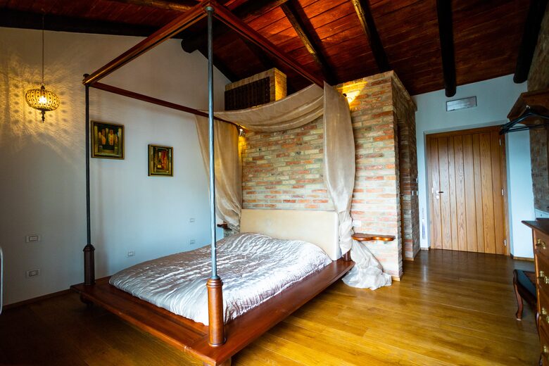 Villa SuSti - Agliano Terme, Italy