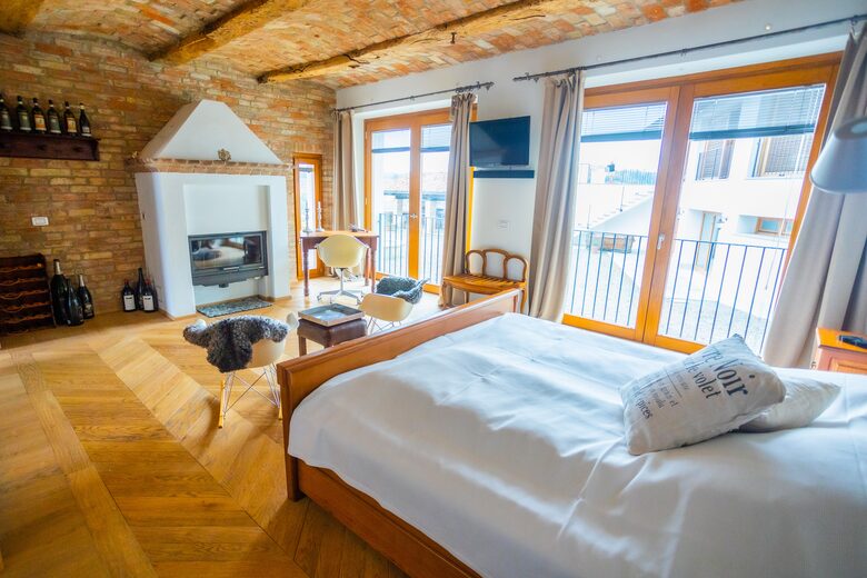 Villa SuSti - Agliano Terme, Italy