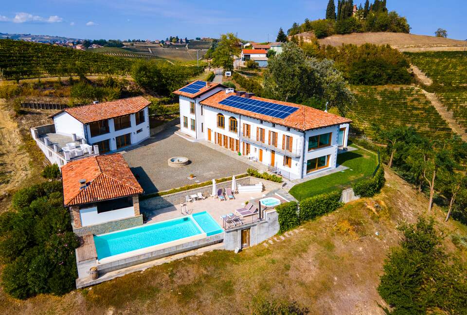 Villa SuSti - Agliano Terme, Italy