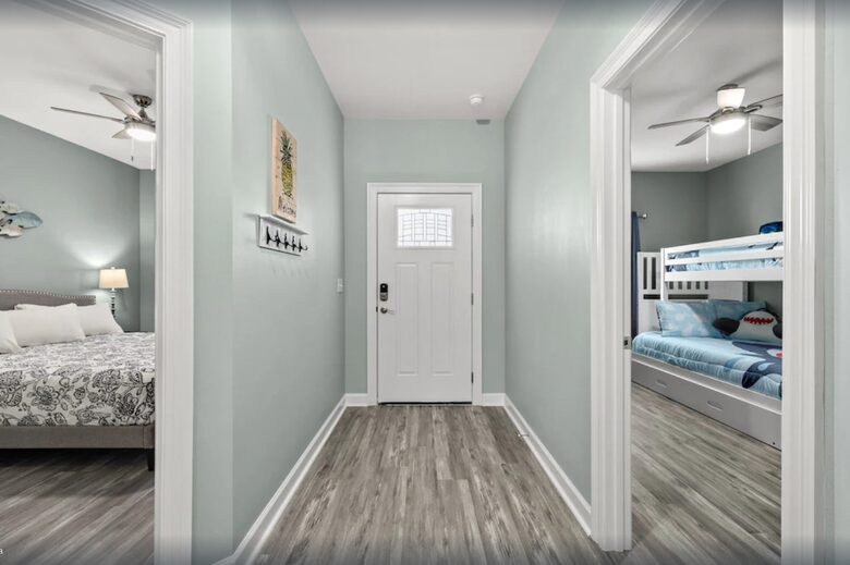 Cheerful 3- Bedroom Cottage 5 Min Walk to the Beach - Panama City Beach, Florida