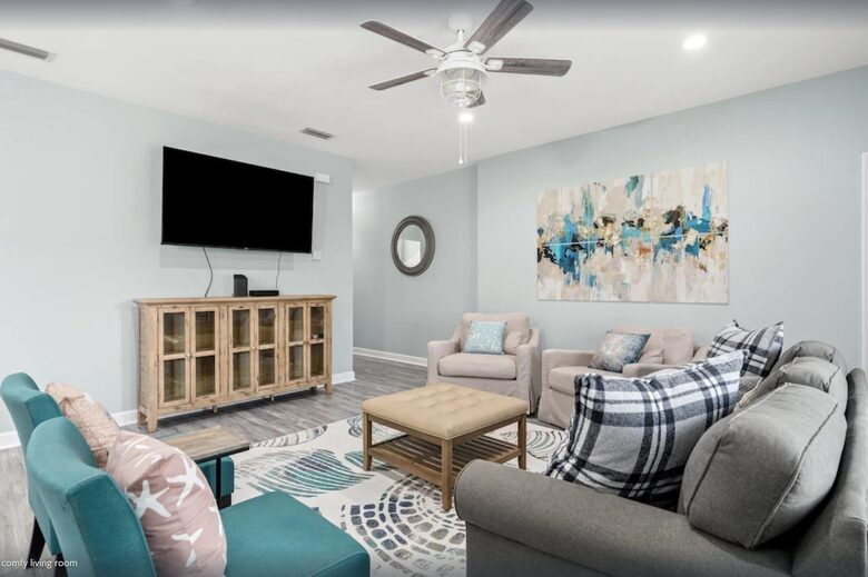 Cheerful 3- Bedroom Cottage 5 Min Walk to the Beach - Panama City Beach, Florida