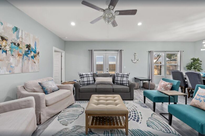 Cheerful 3- Bedroom Cottage 5 Min Walk to the Beach - Panama City Beach, Florida