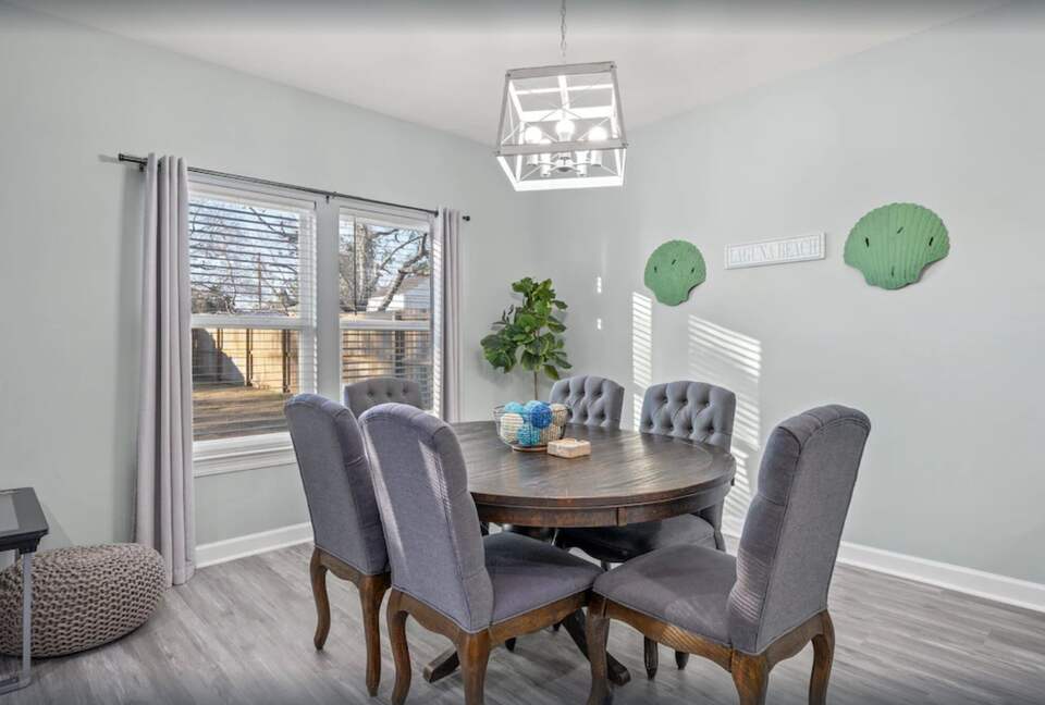 Cheerful 3- Bedroom Cottage 5 Min Walk to the Beach - Panama City Beach, Florida