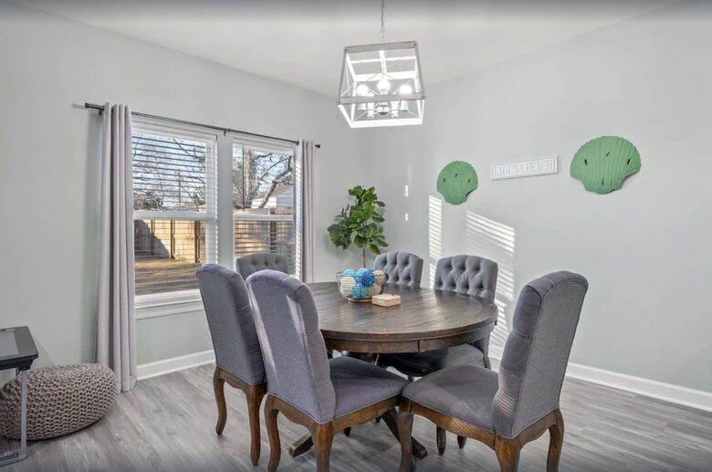 Cheerful 3- Bedroom Cottage 5 Min Walk to the Beach - Panama City Beach, Florida