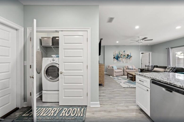 Cheerful 3- Bedroom Cottage 5 Min Walk to the Beach - Panama City Beach, Florida