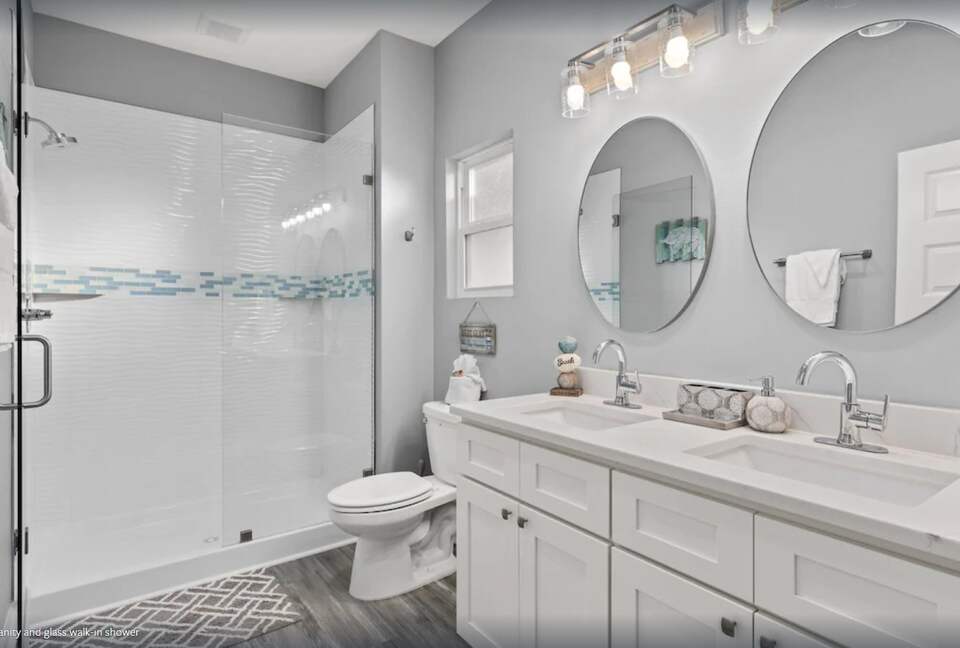 Cheerful 3- Bedroom Cottage 5 Min Walk to the Beach - Panama City Beach, Florida