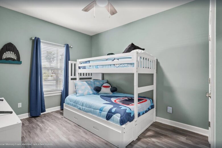 Cheerful 3- Bedroom Cottage 5 Min Walk to the Beach - Panama City Beach, Florida