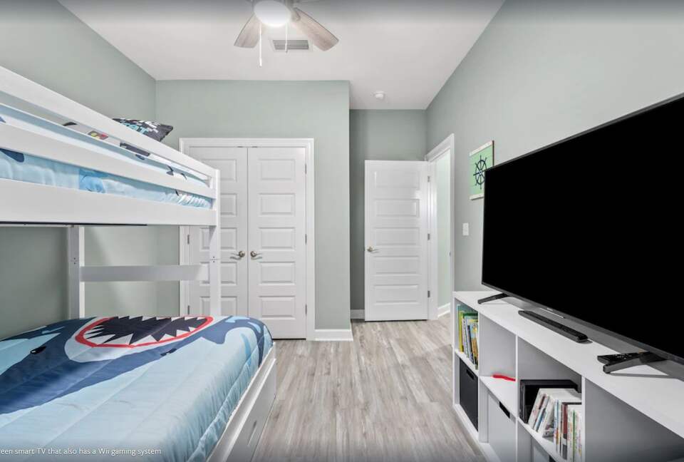 Cheerful 3- Bedroom Cottage 5 Min Walk to the Beach - Panama City Beach, Florida