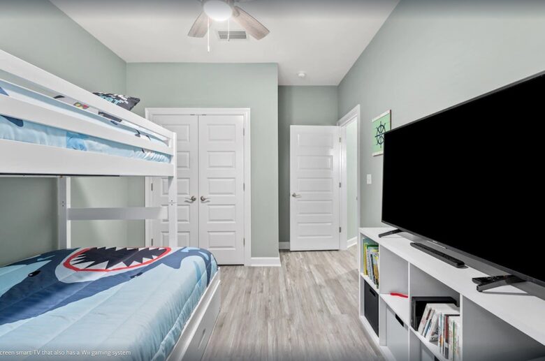 Cheerful 3- Bedroom Cottage 5 Min Walk to the Beach - Panama City Beach, Florida