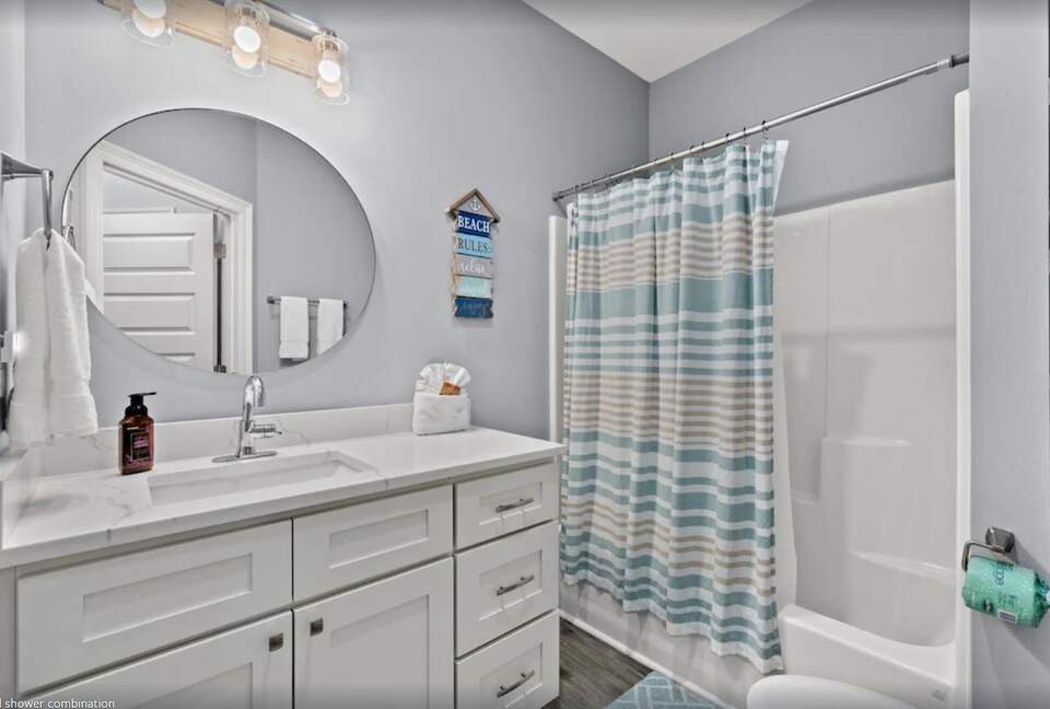 Cheerful 3- Bedroom Cottage 5 Min Walk to the Beach - Panama City Beach, Florida