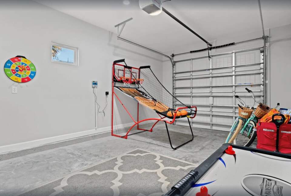 Cheerful 3- Bedroom Cottage 5 Min Walk to the Beach - Panama City Beach, Florida