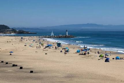 4 blocks to the best beach in Santa Cruz (Seabright Beach)