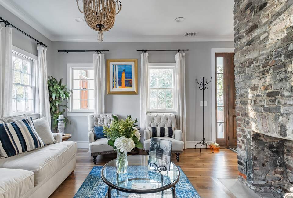 Historic Gem Walking Distance to King St - Charleston, South Carolina