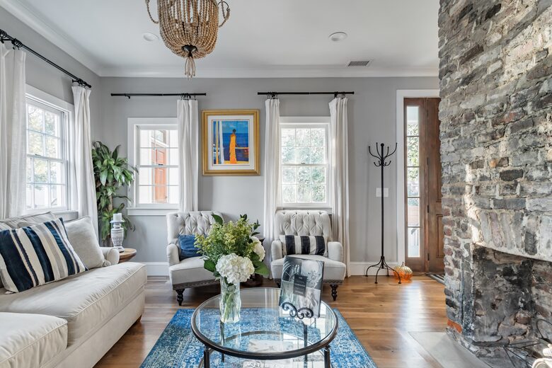 Historic Gem Walking Distance to King St - Charleston, South Carolina