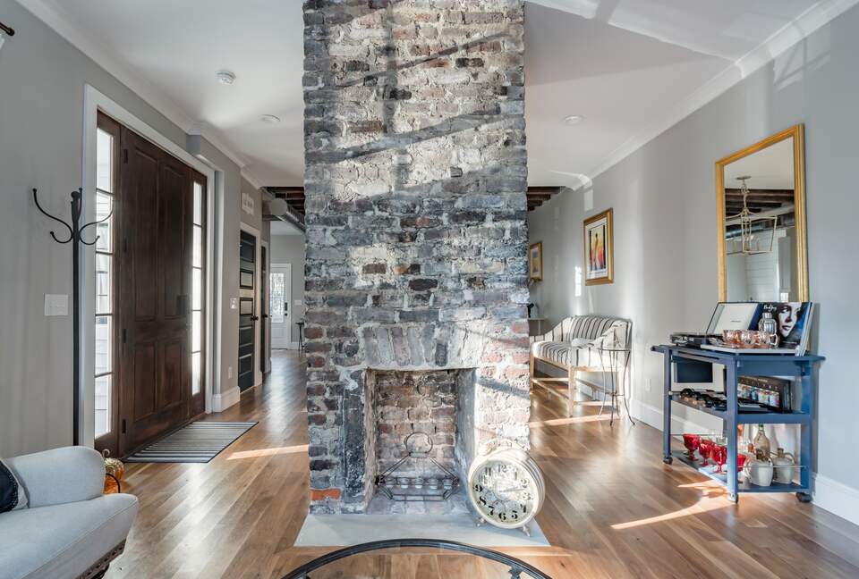 Historic Gem Walking Distance to King St - Charleston, South Carolina