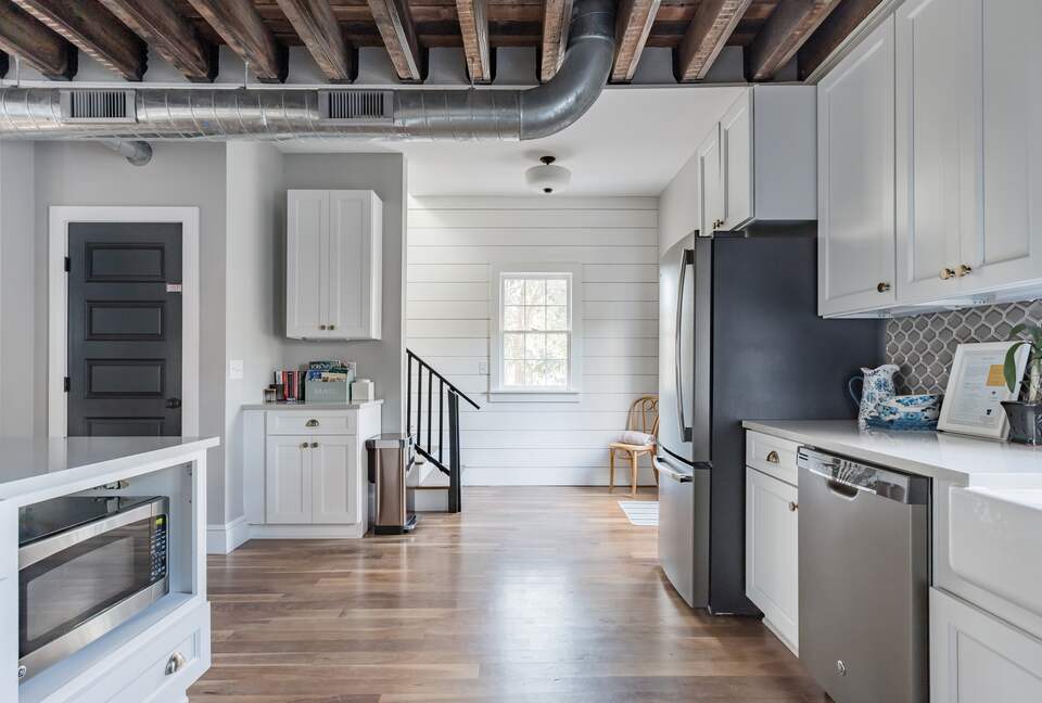 Historic Gem Walking Distance to King St - Charleston, South Carolina