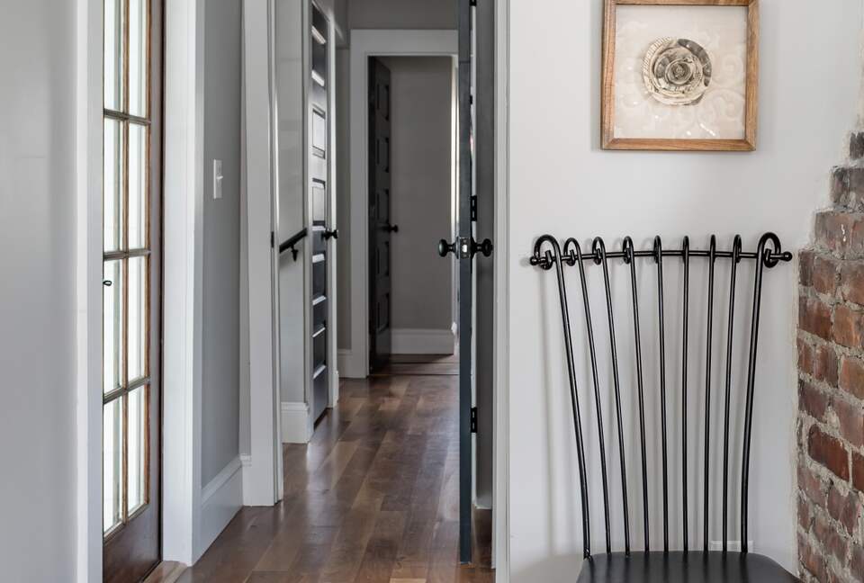 Historic Gem Walking Distance to King St - Charleston, South Carolina