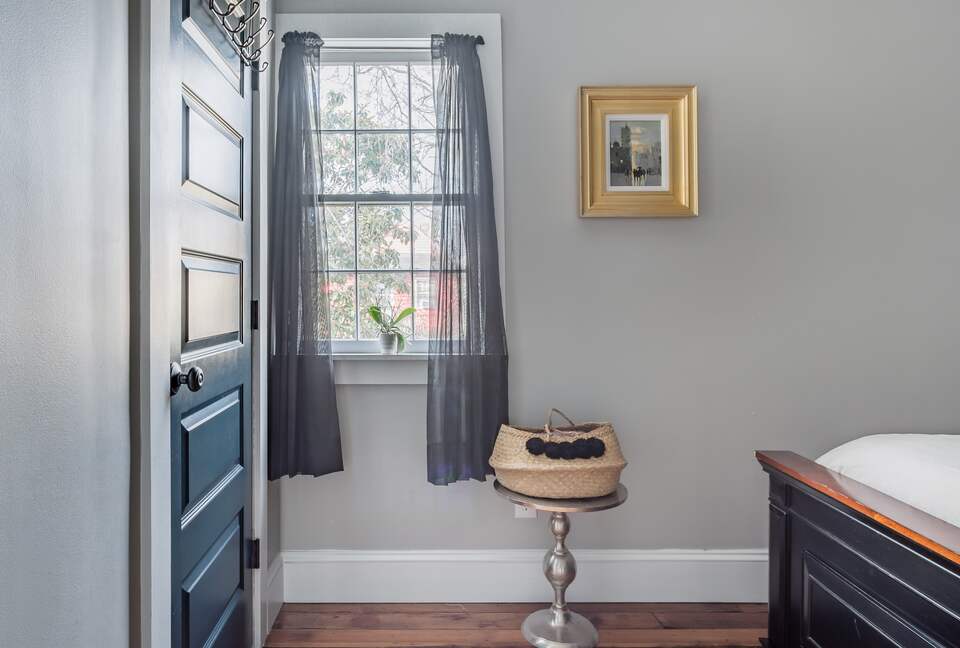 Historic Gem Walking Distance to King St - Charleston, South Carolina